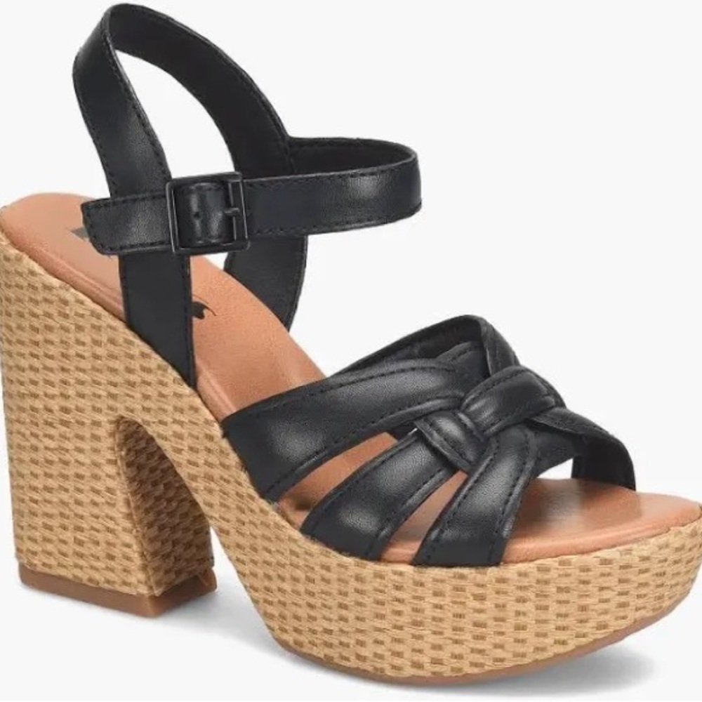KORS Dee Wedge Platform Size: 8 Color: Black